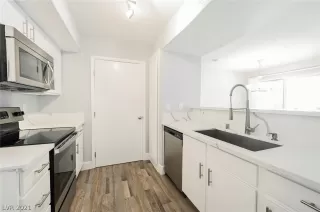 Photo #2: 2355366 Listing 