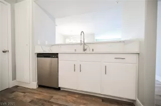 Photo #3: 2355366 Listing 