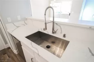 Photo #4: 2355366 Listing 