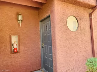 Photo #3: 2355377 Listing