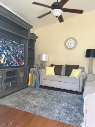 Photo #2: 2355420 Listing