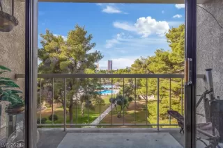 Photo #5: 2355439 Listing 