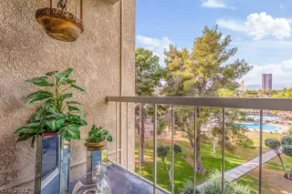 Photo #6: 2355439 Listing 