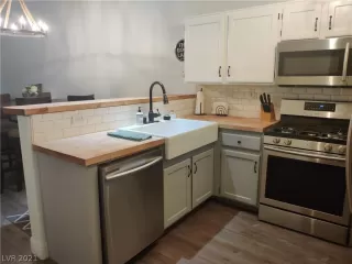 Photo #5: 2355453 Listing 