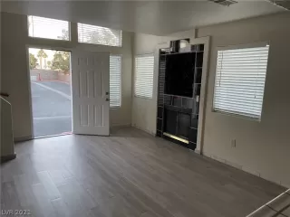 Photo #4: 2355459 Listing 