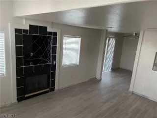 Photo #5: 2355459 Listing 