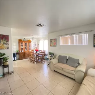 Photo #4: 2355462 Listing