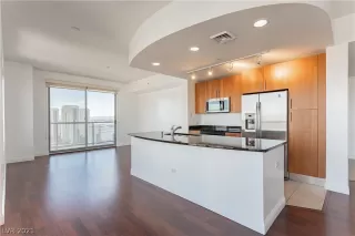 Photo #5: 2355491 Listing