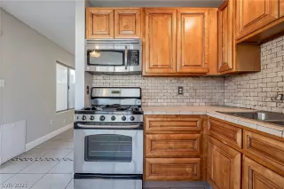 Photo #5: 2355505 Listing 