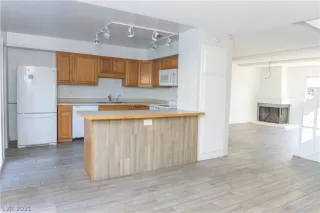 Photo #4: 2355549 Listing