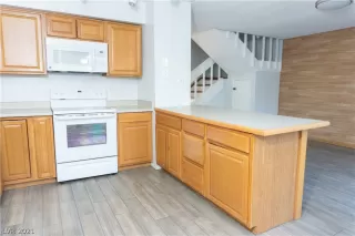 Photo #5: 2355549 Listing