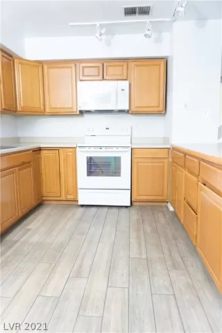 Photo #6: 2355549 Listing