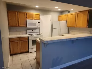 Photo #2: 2355582 Listing