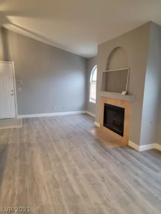 Photo #4: 2355582 Listing