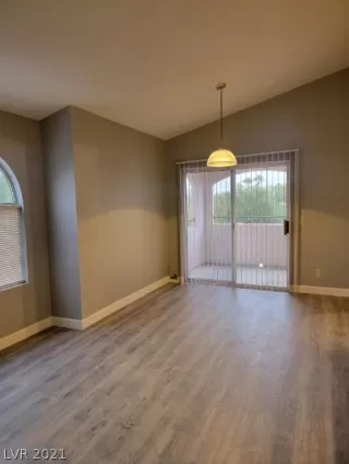 Photo #5: 2355582 Listing