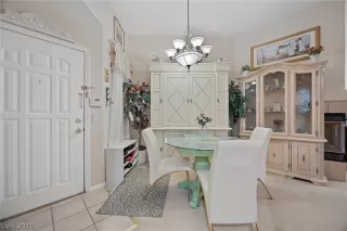 Photo #4: 2355625 Listing