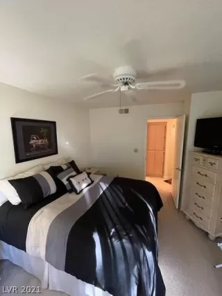 Photo #3: 2355664 Listing