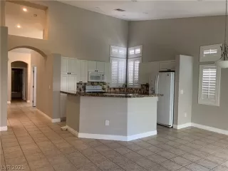 Photo #6: 2355700 Listing 