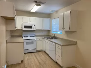 Photo #5: 2355728 Listing 