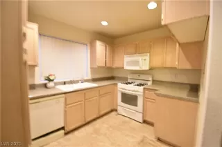 Photo #5: 2355771 Listing