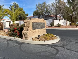 Photo #3: 2355845 Listing