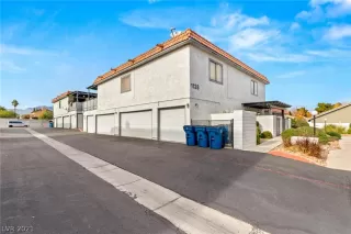 Photo #3: 2355885 Listing