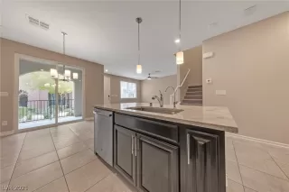 Photo #6: 2355886 Listing