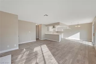 Photo #3: 2355897 Listing 