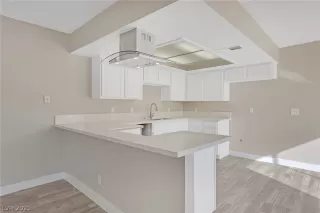 Photo #4: 2355897 Listing 