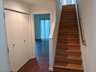 Photo #4: 2355900 Listing