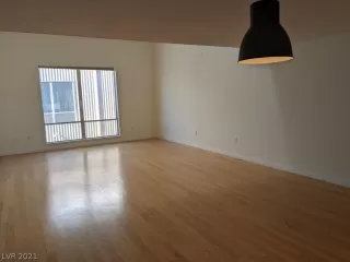 Photo #6: 2355900 Listing