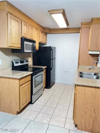 Photo #4: 2355954 Listing