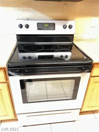 Photo #5: 2355954 Listing