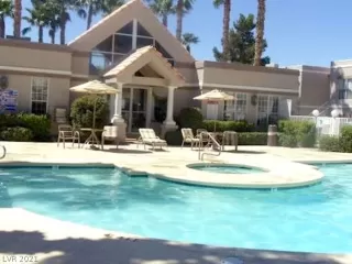 Photo #4: 2355961 Listing 