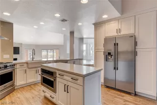 Photo #6: 2355996 Listing 