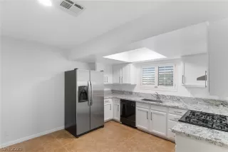 Photo #5: 2356013 Listing