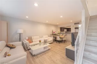 Photo #2: 2356041 Listing