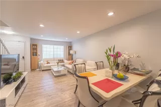 Photo #4: 2356041 Listing