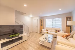 Photo #5: 2356041 Listing