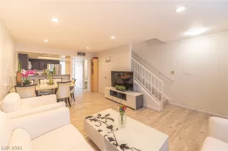 Photo #6: 2356041 Listing