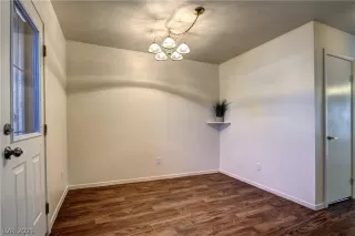 Photo #5: 2356100 Listing