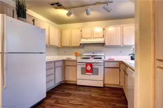 Photo #6: 2356100 Listing