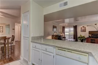 Photo #5: 2356133 Listing