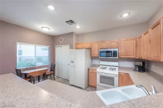 Photo #4: 2356146 Listing