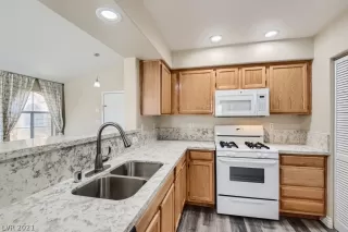 Photo #3: 2356157 Listing