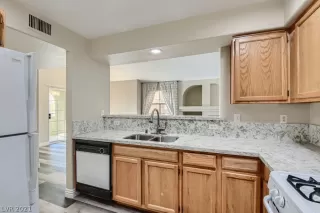 Photo #4: 2356157 Listing