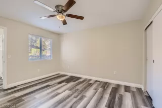 Photo #5: 2356157 Listing