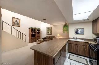 Photo #4: 2356230 Listing