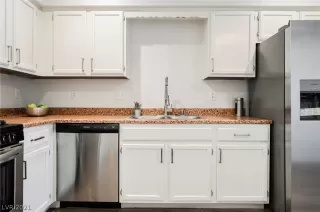 Photo #4: 2356240 Listing