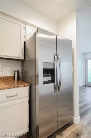 Photo #5: 2356240 Listing